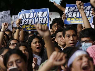 Governo suspendeu Novo Ensino Médio: entenda o que vai mudar