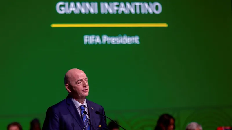 Gianni Infantino é reeleito presidente da Fifa até 2027