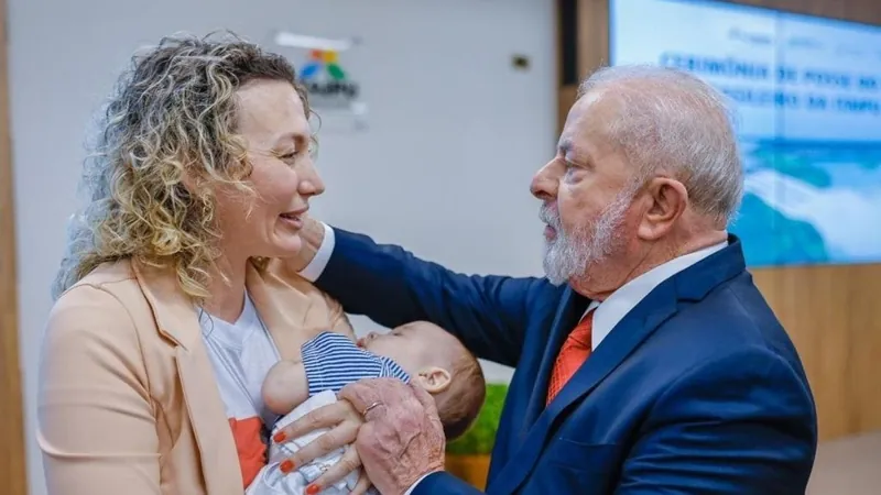 Lula se encontra com família de tesoureiro do PT morto em Foz do Iguaçu