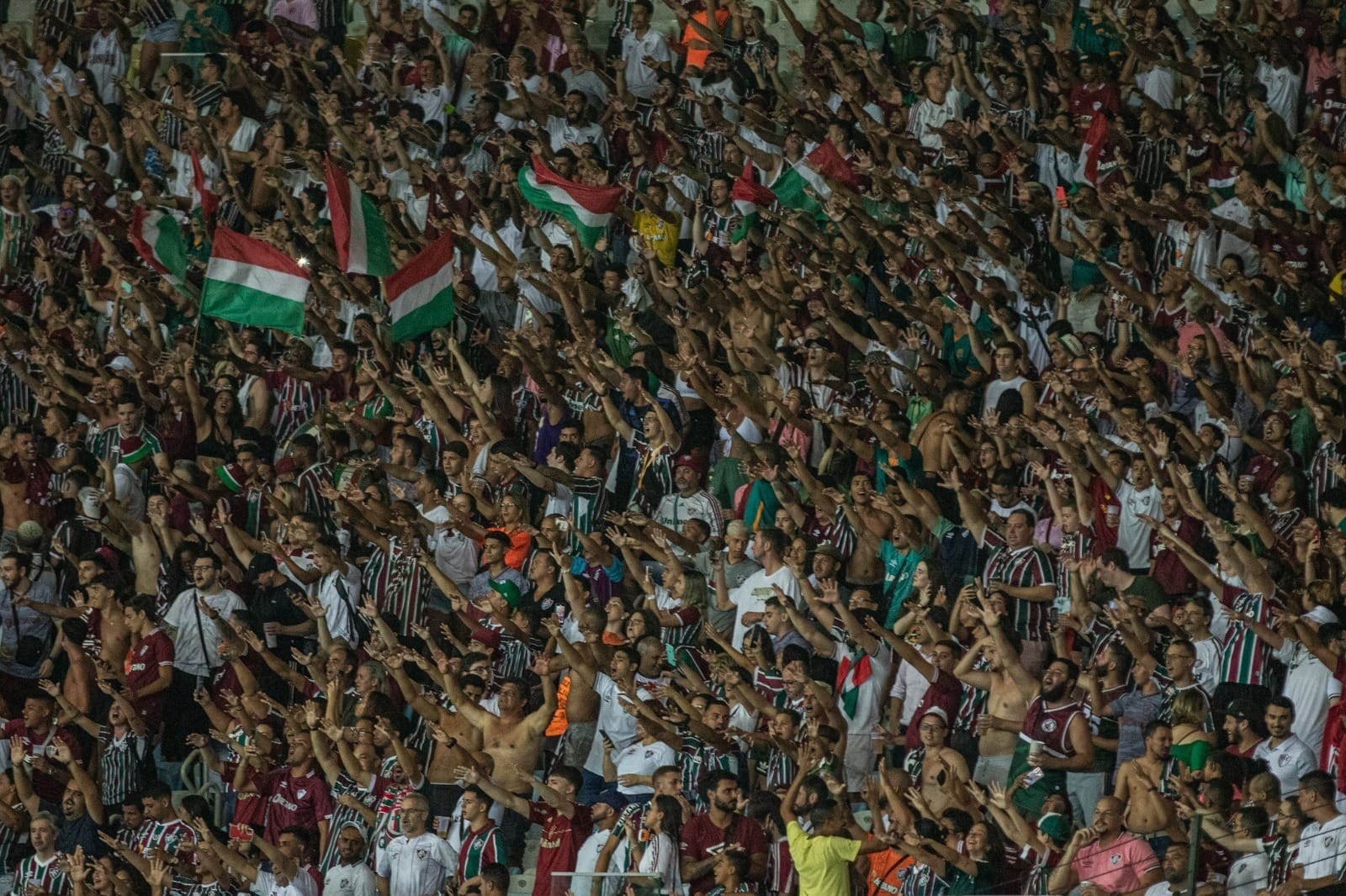 Após 15 Anos, Torcida Do Fluminense Volta Ao Maracanã Para Jogo De ...