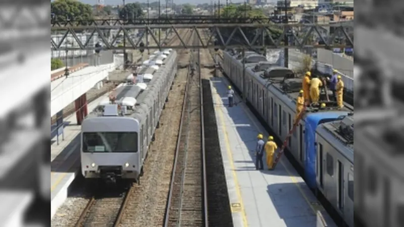 Homem é preso por tentar agredir uma pessoa com uma faca em trem da Supervia