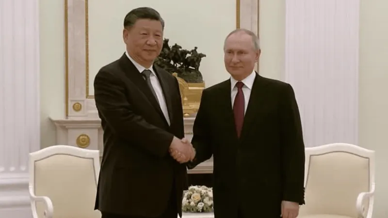 Vladimir Putin afirma que Rússia e China não estão criando aliança militar