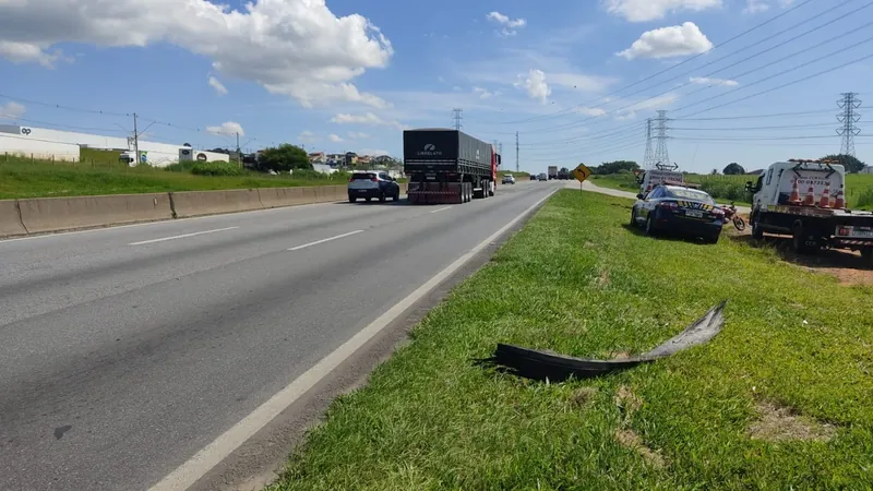 Motociclista fica ferido após acidente na Dutra, em Pindamonhangaba