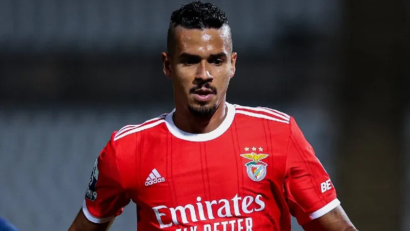 Zagueiro do Benfica, Lucas Veríssimo pode voltar ao Brasil