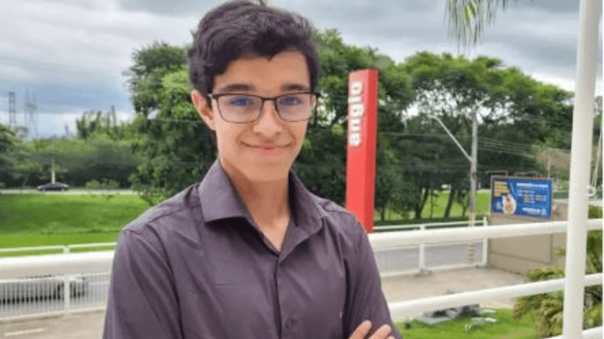 Stoodi  Aluno de 17 anos é aprovado em Direito na UFMG