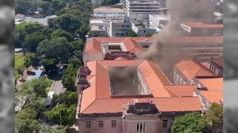 Incêndio atinge uma das salas do Instituto de Educação, em BH