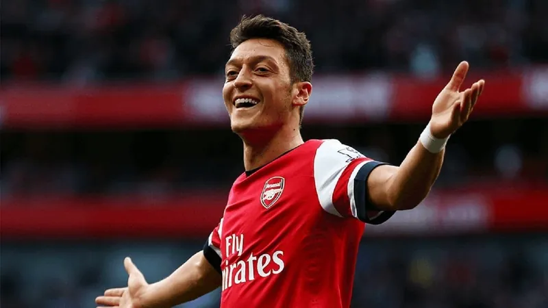 Özil se aposenta do futebol: relembre a carreira do meia