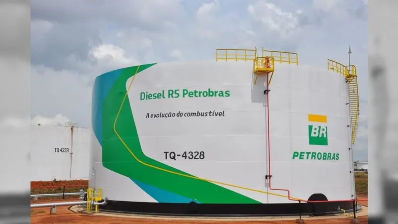 Petrobras anuncia redução de R$ 0,18 no litro do diesel para distribuidoras