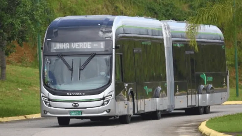 Ônibus da Linha Verde em circulação nas ruas de São José dos Campos