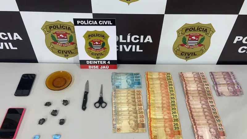 Eles estavam com crack, dinheiro e cocaína