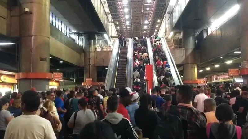 Linhas Azul, Verde e Vermelha do metrô operam de forma parcial em São Paulo