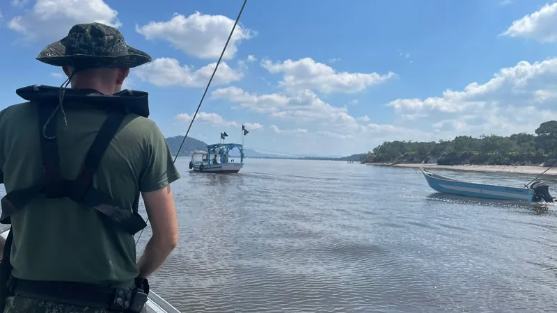 Seis pescadores ficaram dez horas à deriva em alto mar, na praia de Maricá