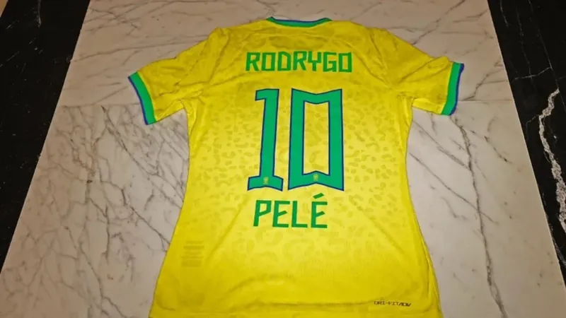 Camisa da Seleção Brasileira em amistoso contra Marrocos terá homenagem a Pelé