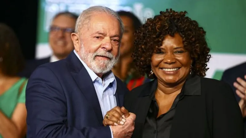 Lula assina decreto com regras de apoio ao setor cultural