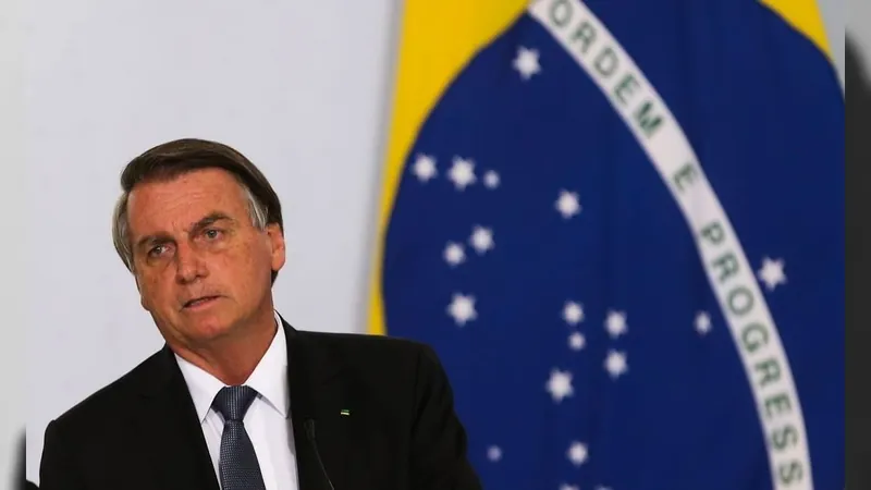 Defesa de Bolsonaro devolve joias e armas em Brasília