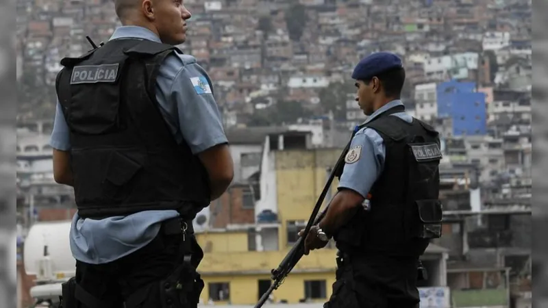 Polícia realiza operações em 19 comunidades do Rio de Janeiro nesta sexta-feira