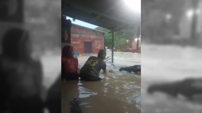 Chuvas causam alagamentos, invadem casas e deixam desabrigados em Manaus