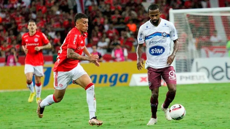 Jogadores de Inter e Caxias brigam após queda do Colorado na semifinal do  Gauchão - ISTOÉ Independente