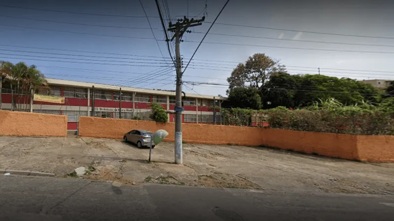 Adolescentes brigam em escola estadual de Taubaté