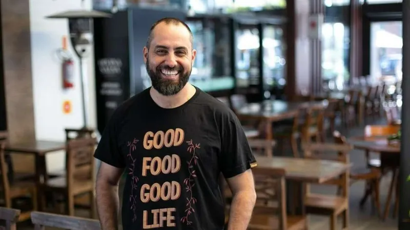 Jason, do MasterChef, planeja dark kitchen com receitas autorais para entrega