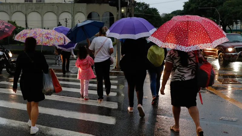 Começo de abril será marcado por chuvas em todo o país e frio no Sul