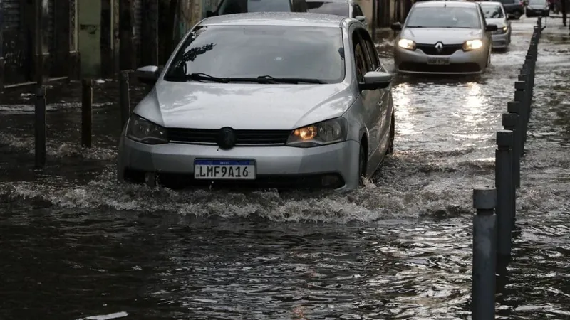 Chuvas deixam dois mortos e uma pessoa desaparecida no Rio