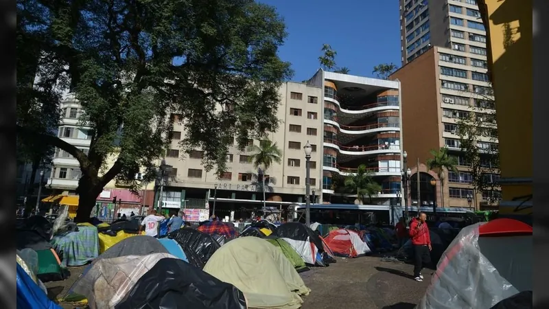 Justiça derruba liminar que impedia a retirada de barracas das ruas de São Paulo