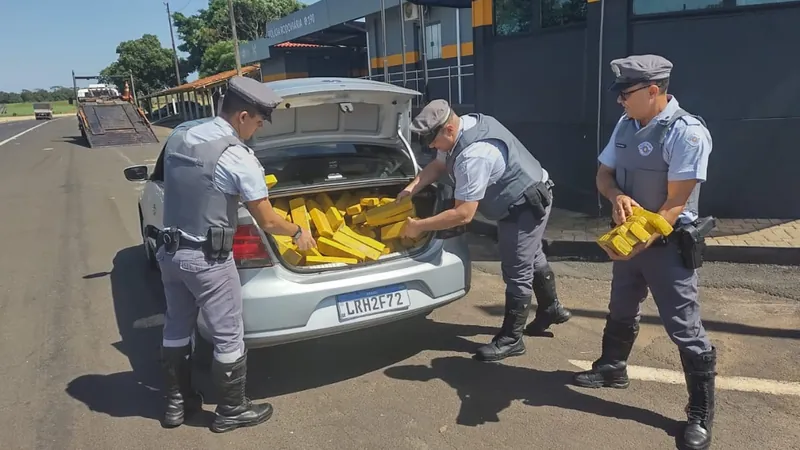 A droga estava escondida dentro de um carro