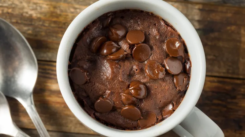 Bolo de caneca da Carole Crema no micro-ondas: veja receita