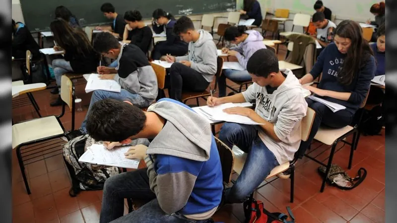 Educação prepara pesquisa sobre Novo Ensino Médio antes de possíveis mudanças