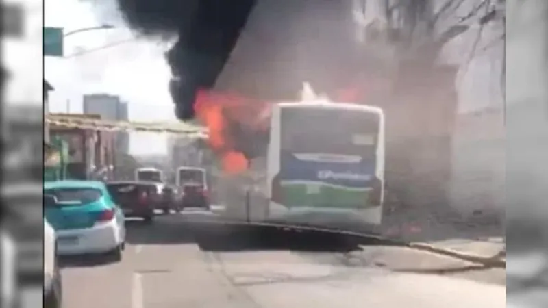 Criança queimada em ônibus no Rio está em estado gravíssimo