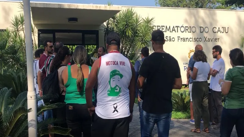 Corpo de torcedor do Fluminense morto a tiros é cremado nesta quarta-feira (5)