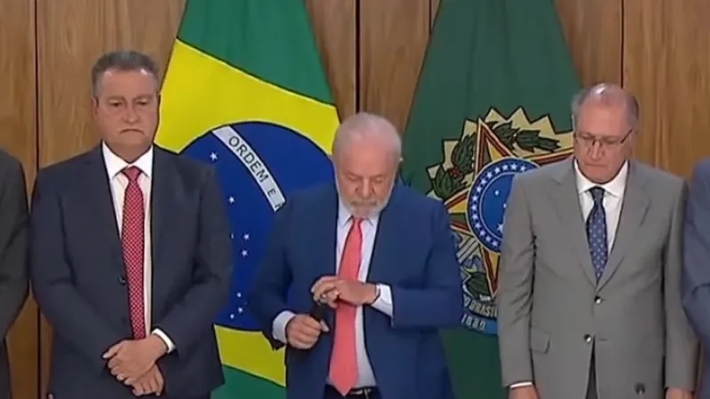 Lula pede um minuto de silêncio em homenagem às vítimas de ataque em SC