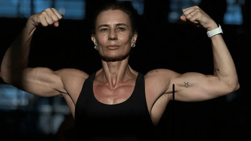 Blogueira fitness de 56 anos viraliza nas redes sociais