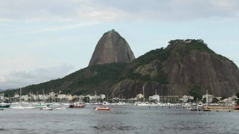 Turistas denunciam aumento de assaltos na trilha do Costão do Pão de Açúcar