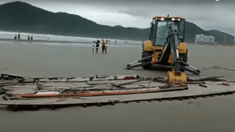 Bombeiros encontram última vítima do naufrágio de um barco no litoral de SP