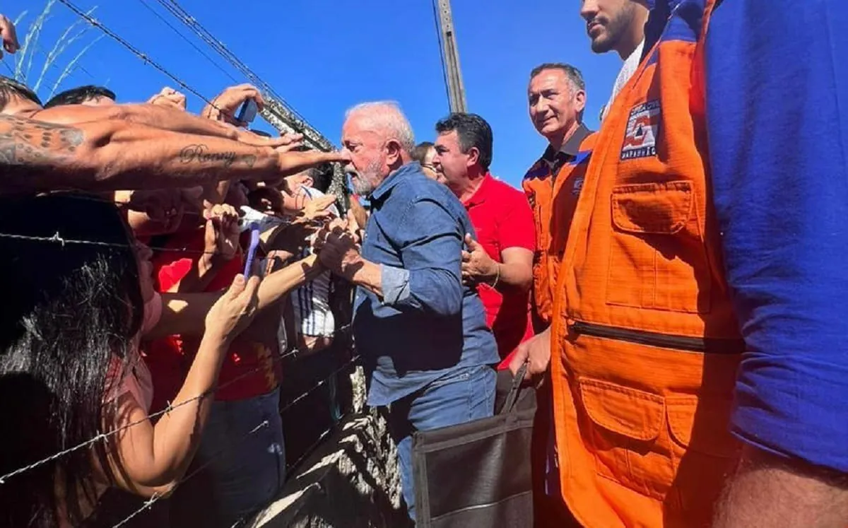 Lula chega ao Maranho, onde sobrevoar reas destrudas pelas chuvas | Band