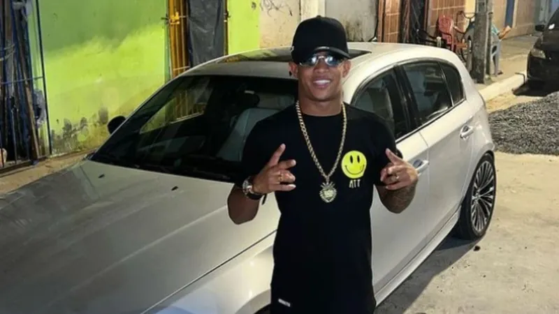 Quem era MC Biel Xcamoso, cantor que morreu em acidente no Recife