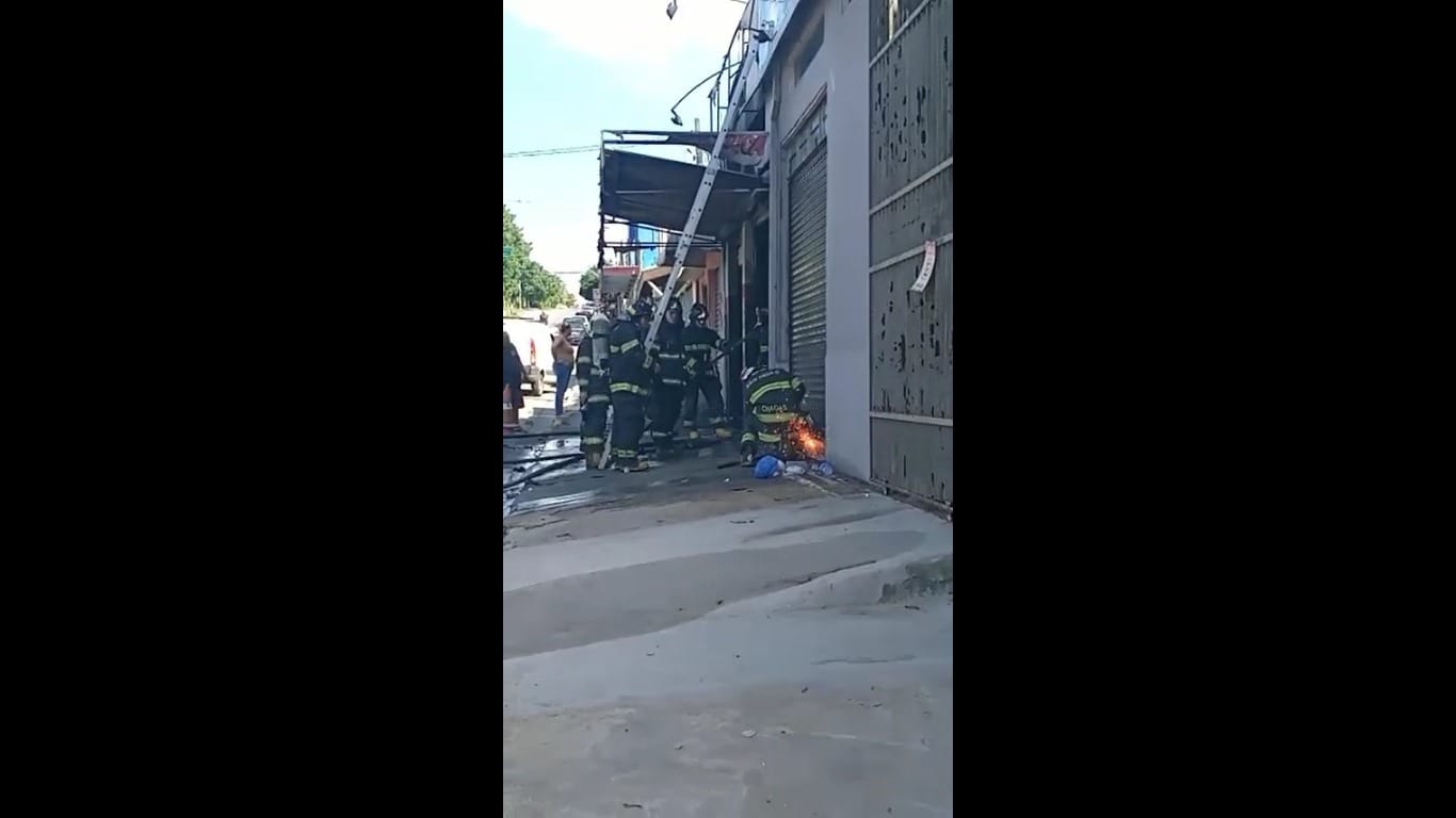 Protesto com incêndio em veículos causa tumulto na Avenida Fundo do Vale em  São José; VÍDEO, Vale do Paraíba e Região