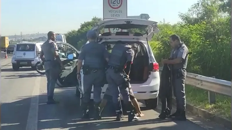 Perseguição policial na Rod. dos Bandeirantes, em Campinas, termina com um preso