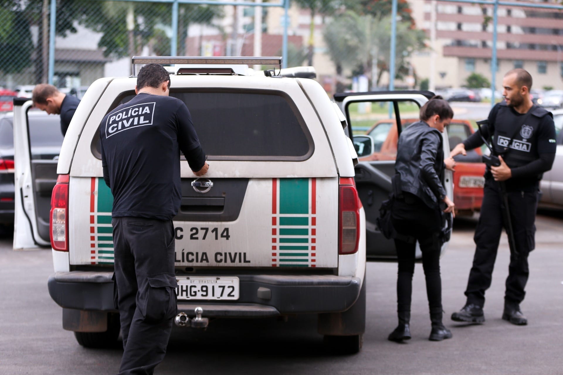 Golpe do garoto de programa falso: polícia prende dupla que extorquia  casados | Band