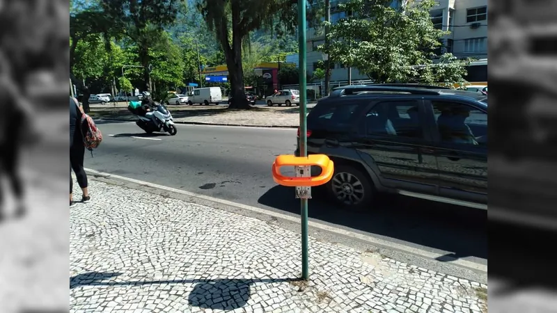 Em apenas uma noite, 67 lixeiras foram furtadas na Lagoa Rodrigo de Freitas