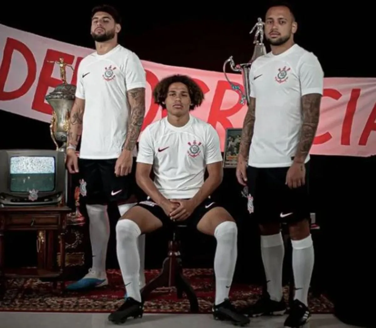 Novo uniforme do Corinthians lembra luta pela democracia do Brasil