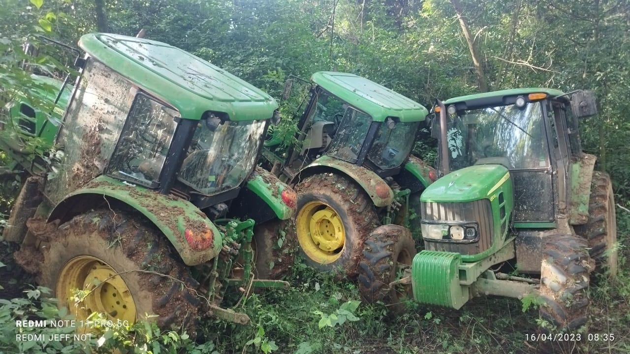 John deere em 2023  Fotos de trator, Trator, Fotos de fazendas