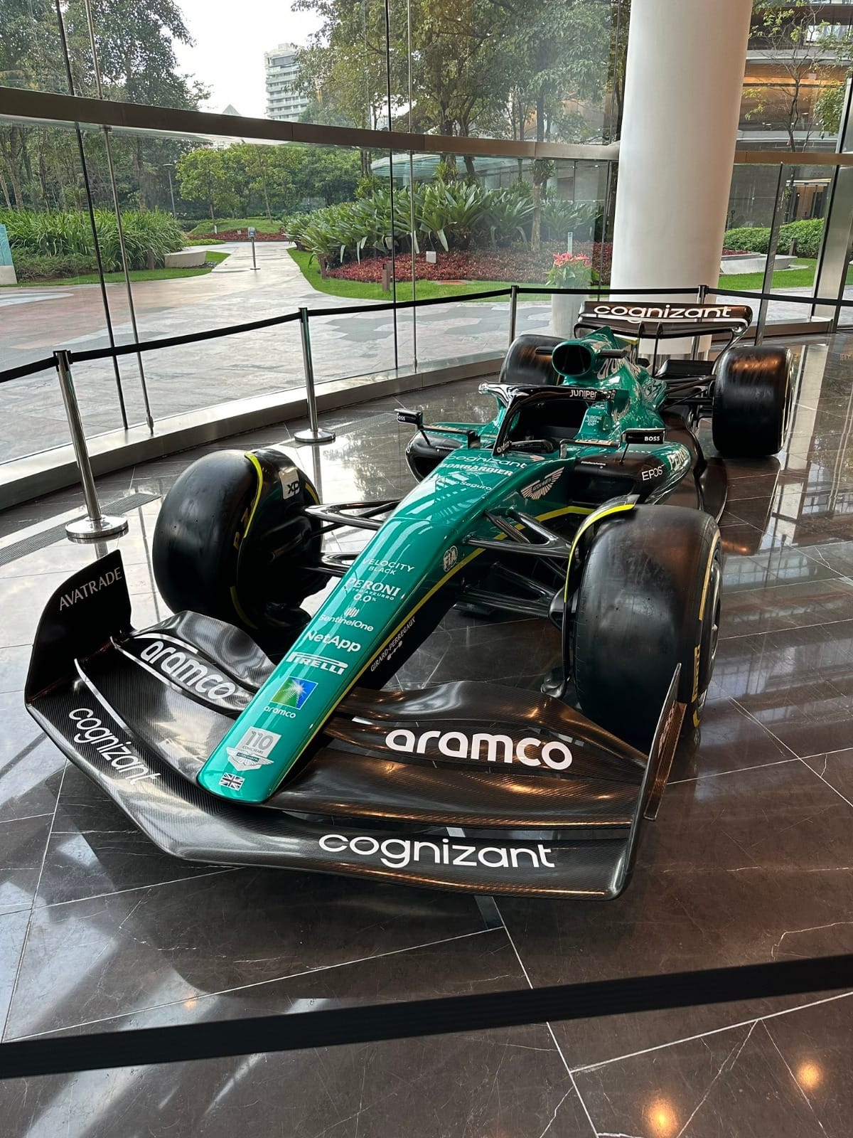 F1: carro da Aston Martin desembarca em shopping de Brasília