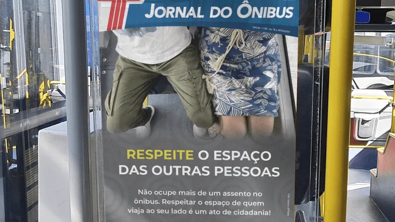 Fecha a perna! Sptrans lança campanha sobre espaço nos ônibus