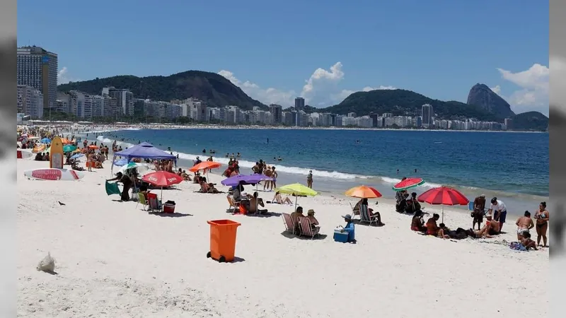 Bombeiros continuam busca por homem que teria se afogado em Copacabana