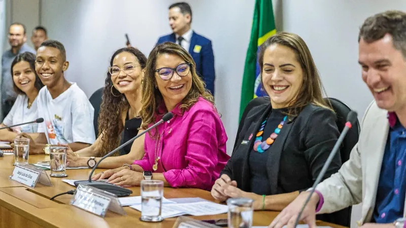 Janja recebe título do Conselho Nacional dos Direitos da Criança e do Adolescent