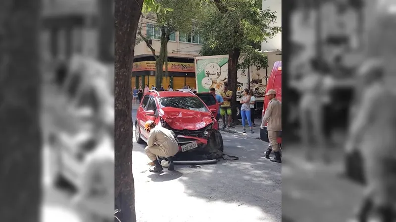 Quatro pessoas ficaram feridas em acidente em Niterói