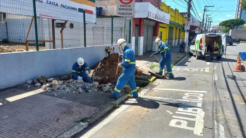 Vazamento de gás interdita rua no centro de Pindamonhangaba